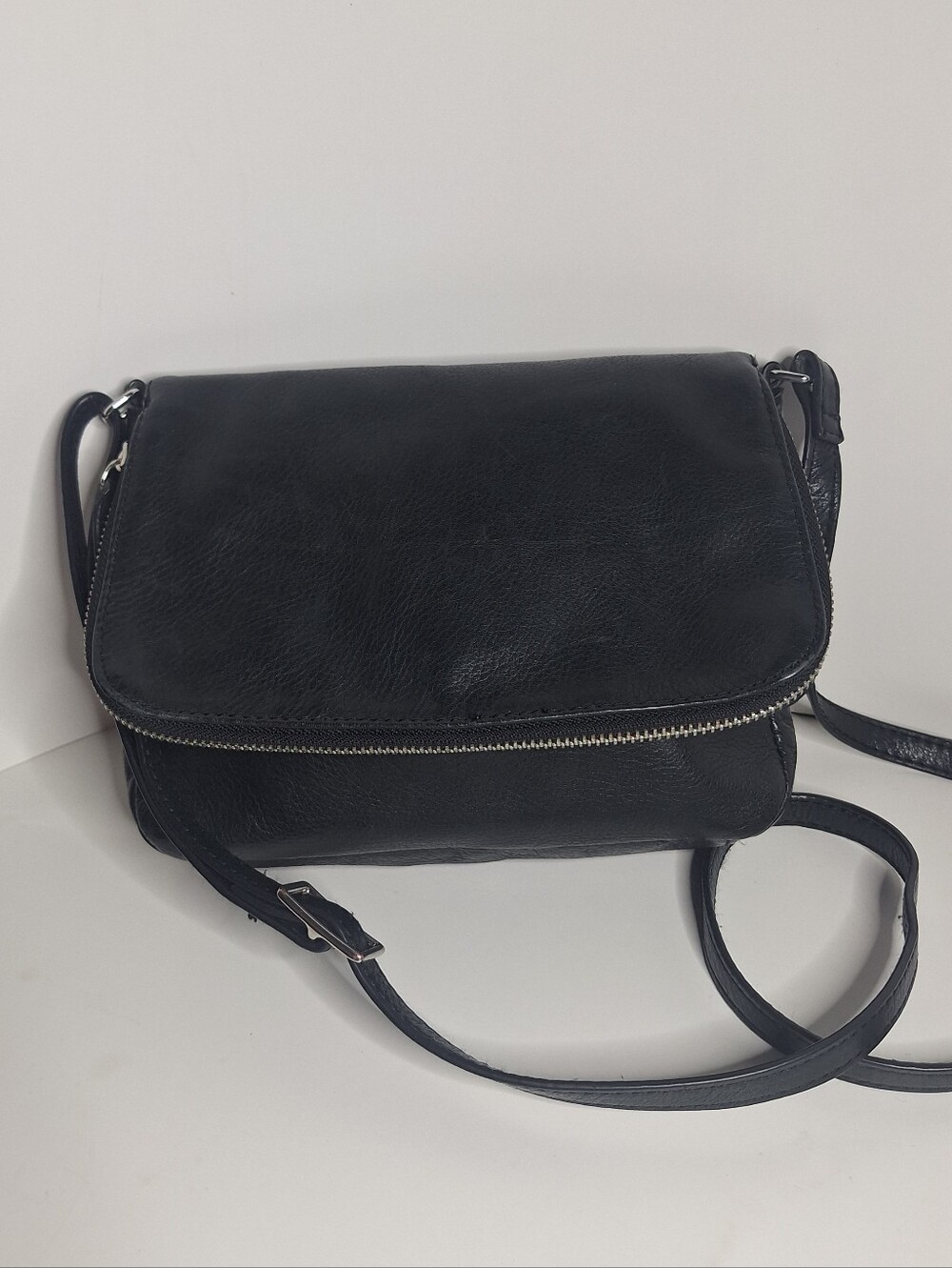 Margot New York Small Black Leather Crossbody Bag Adjustable Strap Snap EUC